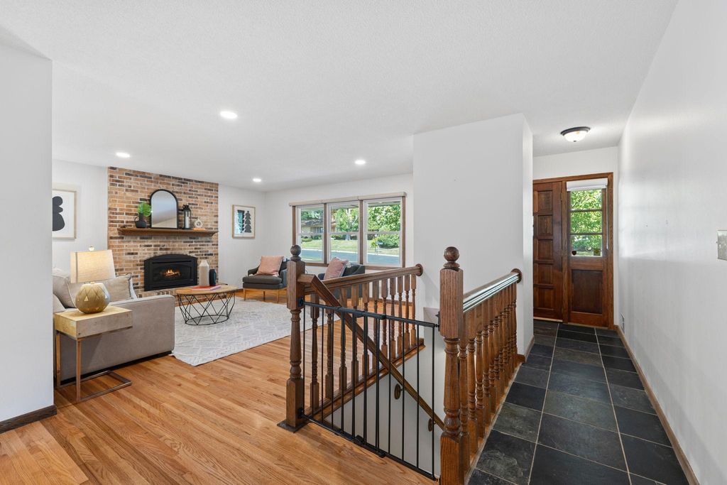 10112 Nord Avenue S, Bloomington, MN 55437 — photo 4