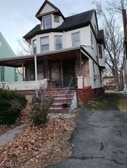 605 Park Ave, East Orange City, NJ 07017