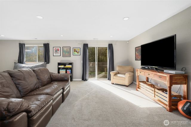 13701 SE 275th Place, Kent, WA 98042