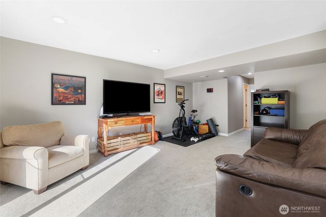 13701 SE 275th Place, Kent, WA 98042