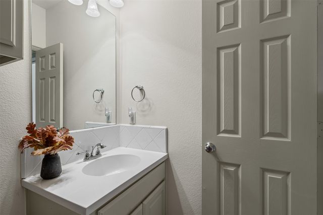 2241 Magic Mantle Drive, Lewisville, TX 75056