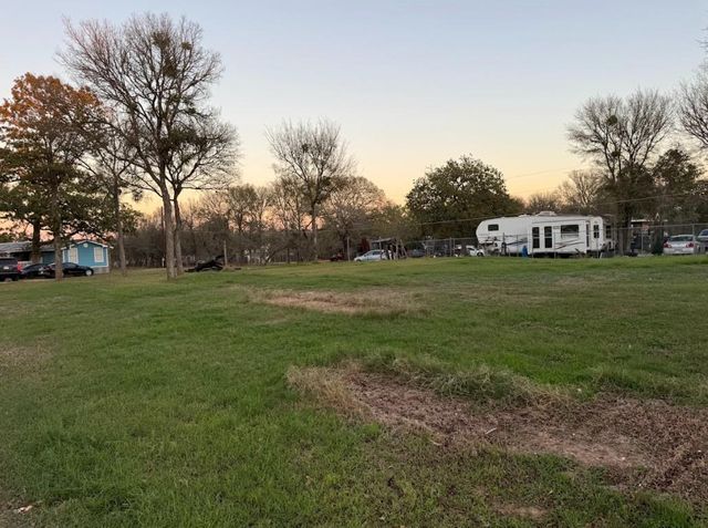 176 Pearson RD, Dale, TX 78616