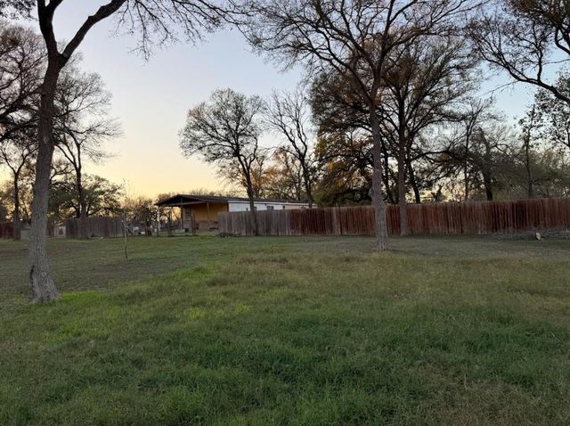 176 Pearson RD, Dale, TX 78616