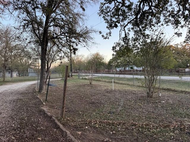 176 Pearson RD, Dale, TX 78616