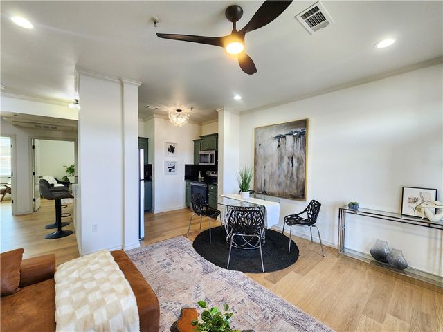 1115 N Leverett Avenue 204, Fayetteville, AR 72703