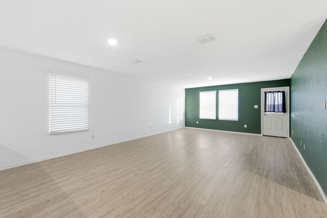 1052 W Shutter Way, Kerrville, TX 78028