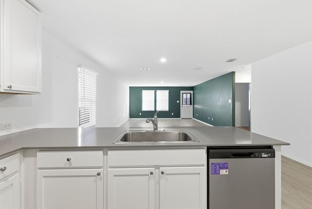 1052 W Shutter Way, Kerrville, TX 78028