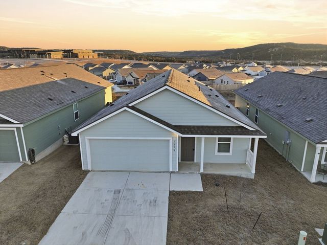 1052 W Shutter Way, Kerrville, TX 78028