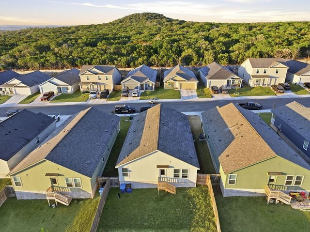 1052 W Shutter Way, Kerrville, TX 78028