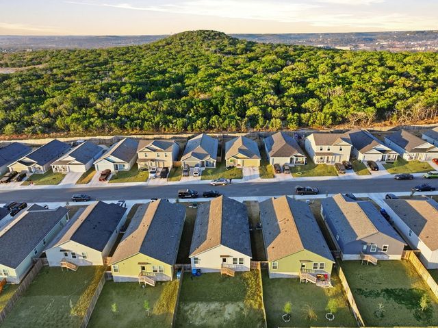 1052 W Shutter Way, Kerrville, TX 78028