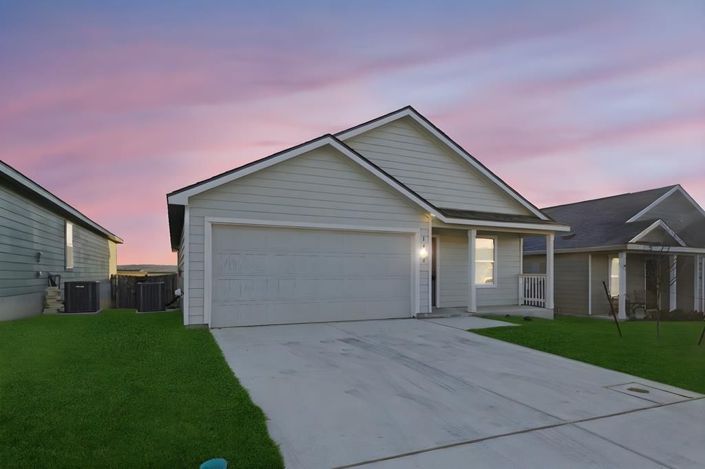 1052 W Shutter Way, Kerrville, TX 78028