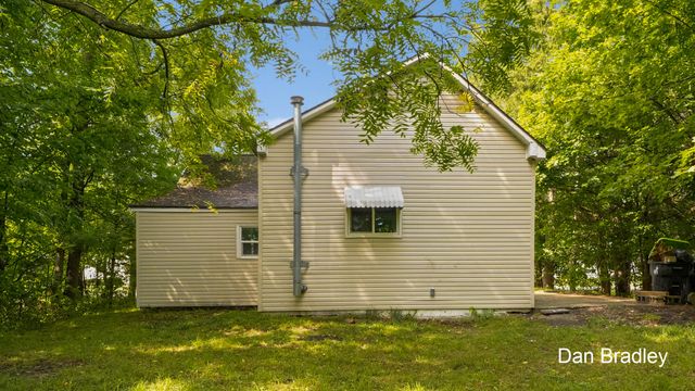 908 S Lafayette Street, Greenville, MI 48838
