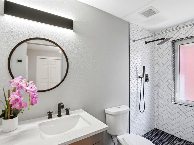 2555 N Clarkson Street, Denver, CO 80205