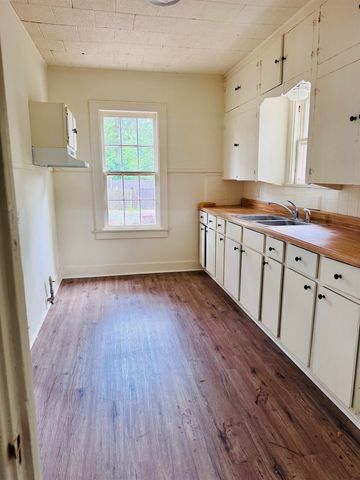 701 Travis St, Longview, TX 75602