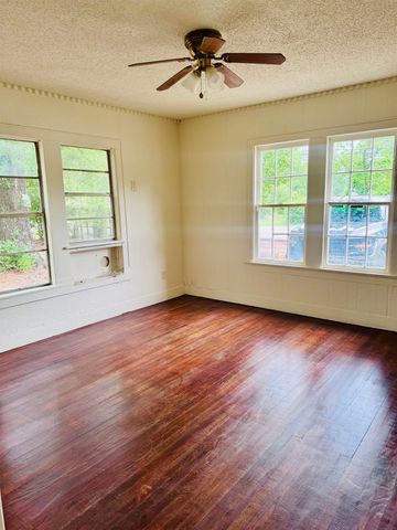 701 Travis St, Longview, TX 75602