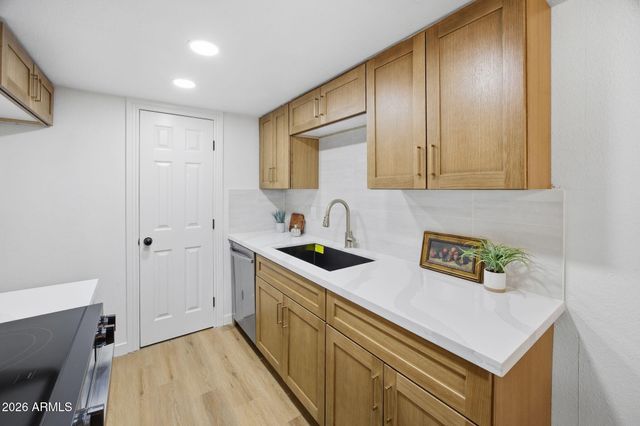 600 S DOBSON Road 140, Mesa, AZ 85202