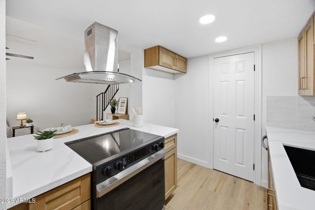600 S DOBSON Road 140, Mesa, AZ 85202