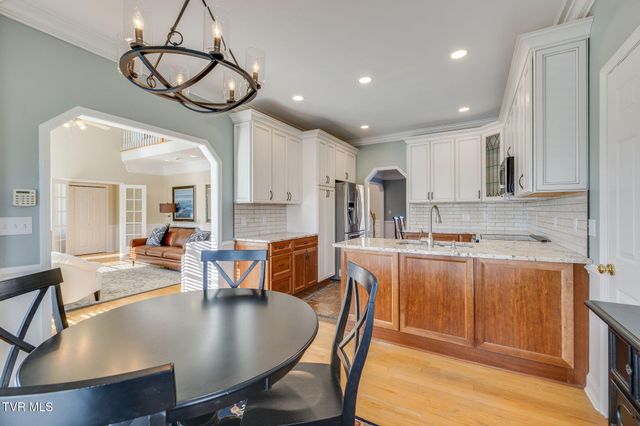 100 Barefoot Landing Drive, Blountville, TN 37617