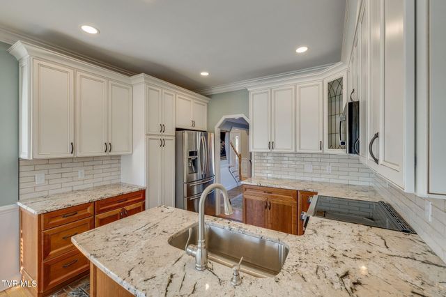 100 Barefoot Landing Drive, Blountville, TN 37617