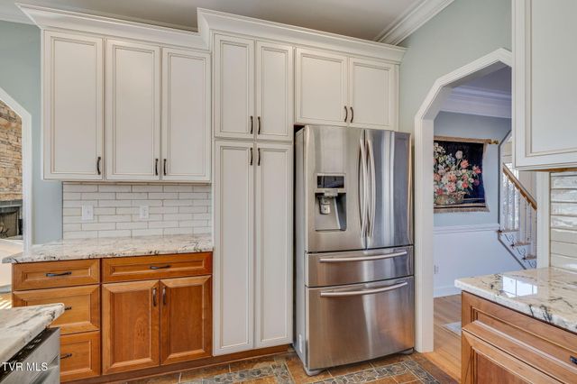 100 Barefoot Landing Drive, Blountville, TN 37617