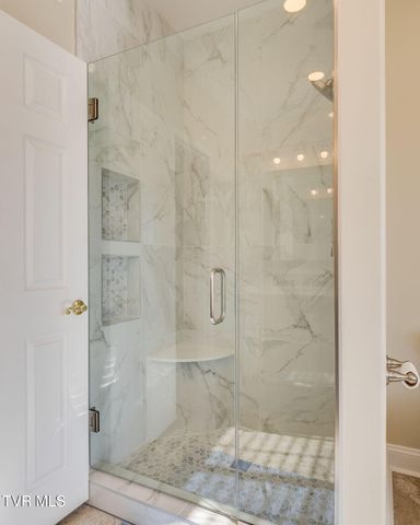 100 Barefoot Landing Drive, Blountville, TN 37617