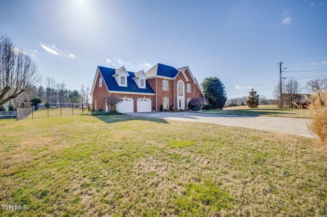 100 Barefoot Landing Drive, Blountville, TN 37617