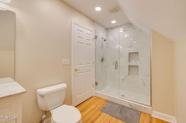 100 Barefoot Landing Drive, Blountville, TN 37617