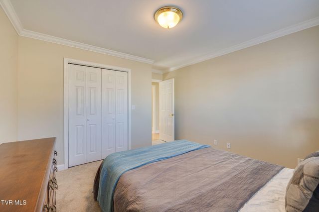 100 Barefoot Landing Drive, Blountville, TN 37617