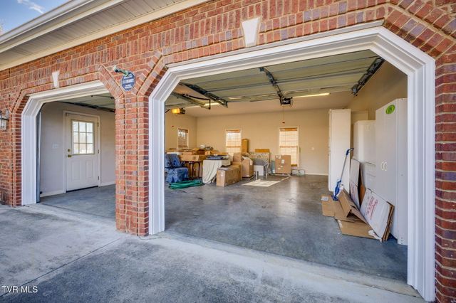 100 Barefoot Landing Drive, Blountville, TN 37617