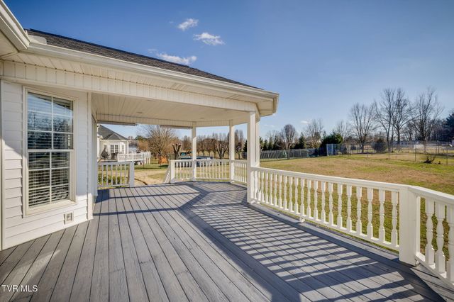 100 Barefoot Landing Drive, Blountville, TN 37617