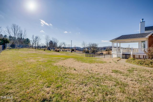 100 Barefoot Landing Drive, Blountville, TN 37617