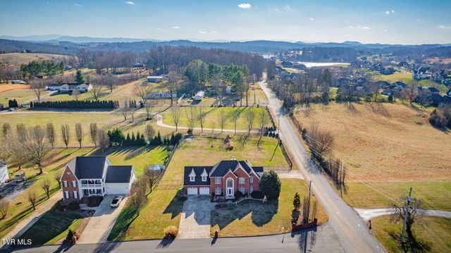 100 Barefoot Landing Drive, Blountville, TN 37617