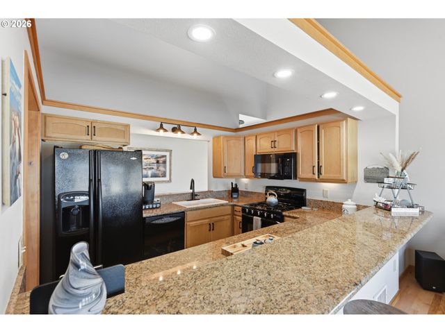 1359 VILLAGE Loop, Bandon, OR 97411