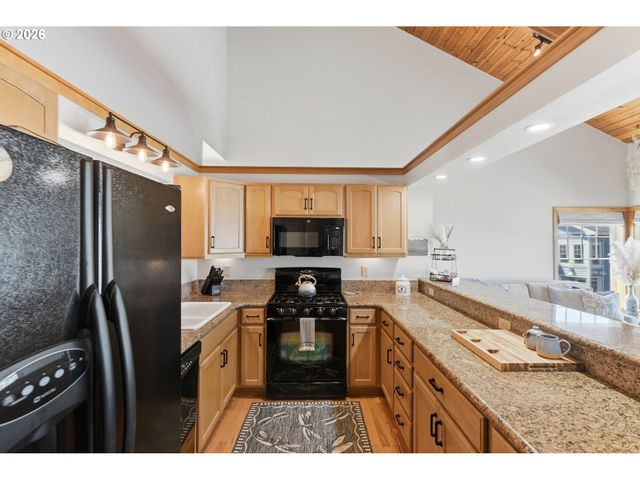 1359 VILLAGE Loop, Bandon, OR 97411
