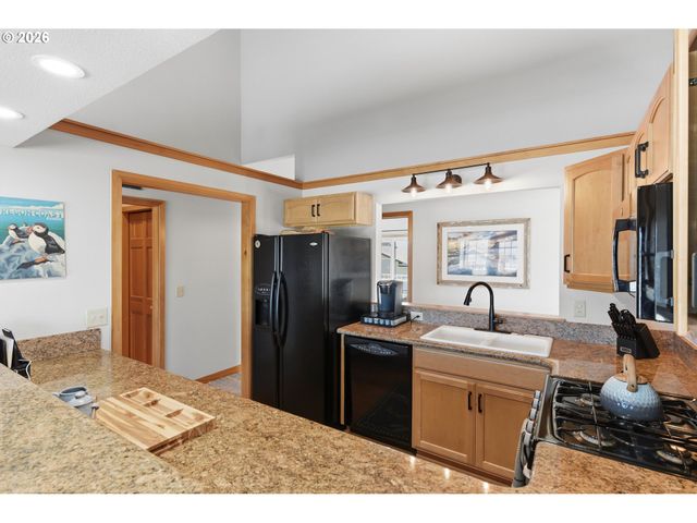 1359 VILLAGE Loop, Bandon, OR 97411