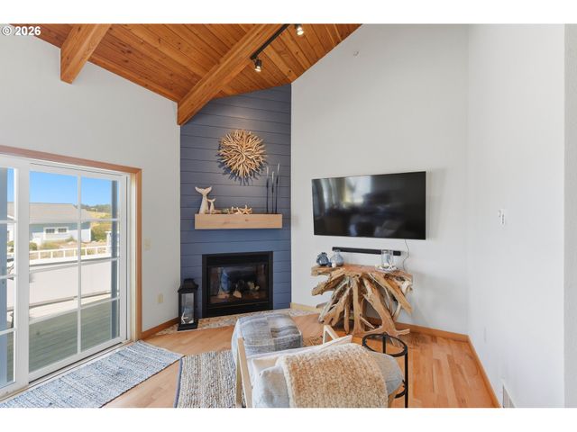 1359 VILLAGE Loop, Bandon, OR 97411