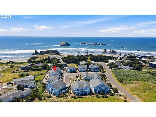 1359 VILLAGE Loop, Bandon, OR 97411
