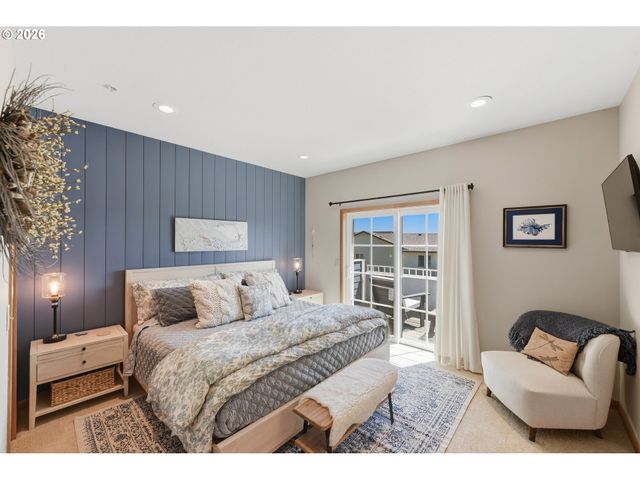 1359 VILLAGE Loop, Bandon, OR 97411