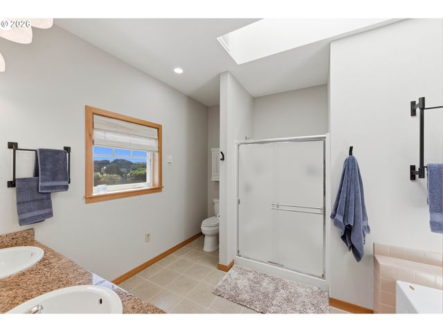 1359 VILLAGE Loop, Bandon, OR 97411