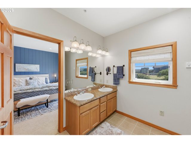 1359 VILLAGE Loop, Bandon, OR 97411