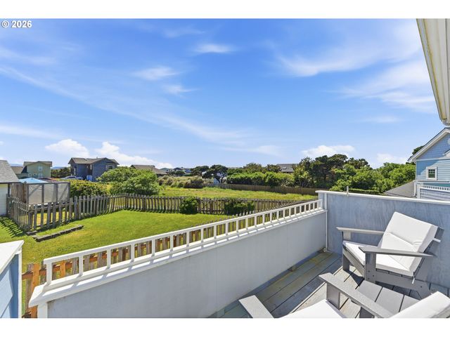 1359 VILLAGE Loop, Bandon, OR 97411