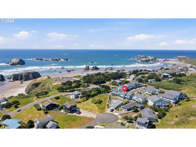 1359 VILLAGE Loop, Bandon, OR 97411