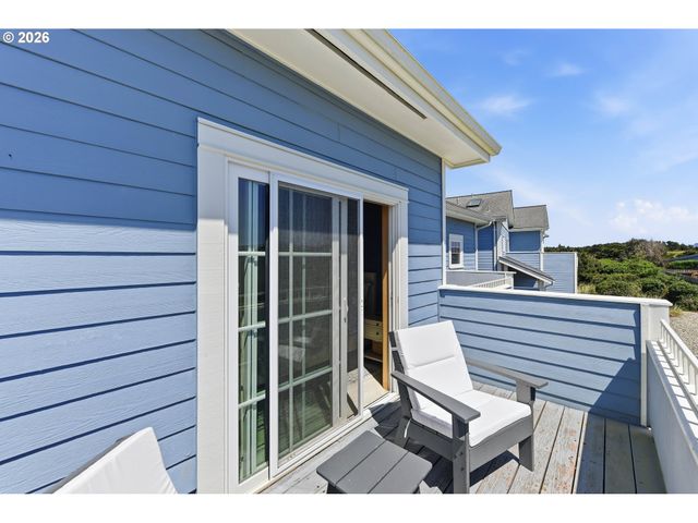 1359 VILLAGE Loop, Bandon, OR 97411