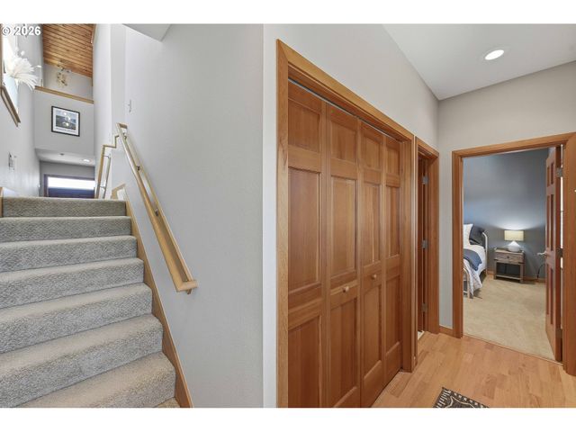 1359 VILLAGE Loop, Bandon, OR 97411