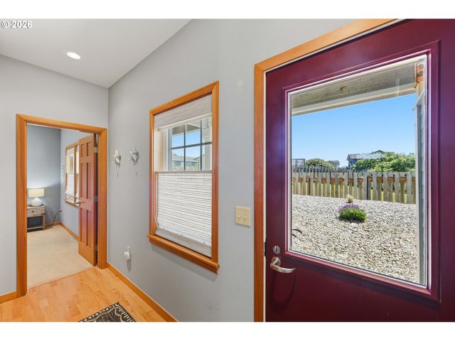 1359 VILLAGE Loop, Bandon, OR 97411