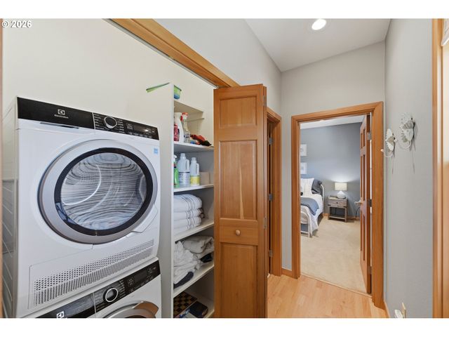 1359 VILLAGE Loop, Bandon, OR 97411