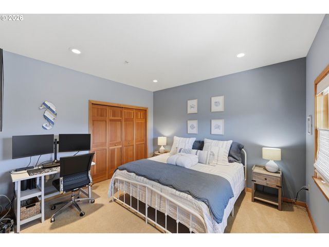 1359 VILLAGE Loop, Bandon, OR 97411