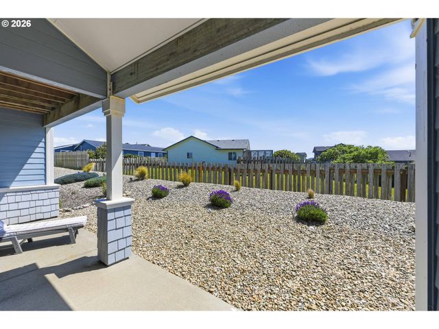 1359 VILLAGE Loop, Bandon, OR 97411