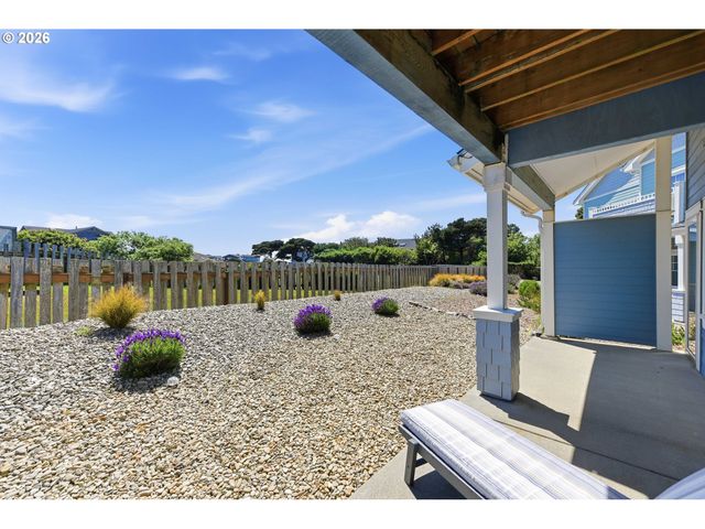 1359 VILLAGE Loop, Bandon, OR 97411