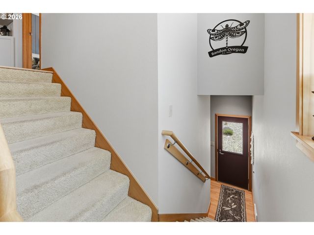 1359 VILLAGE Loop, Bandon, OR 97411